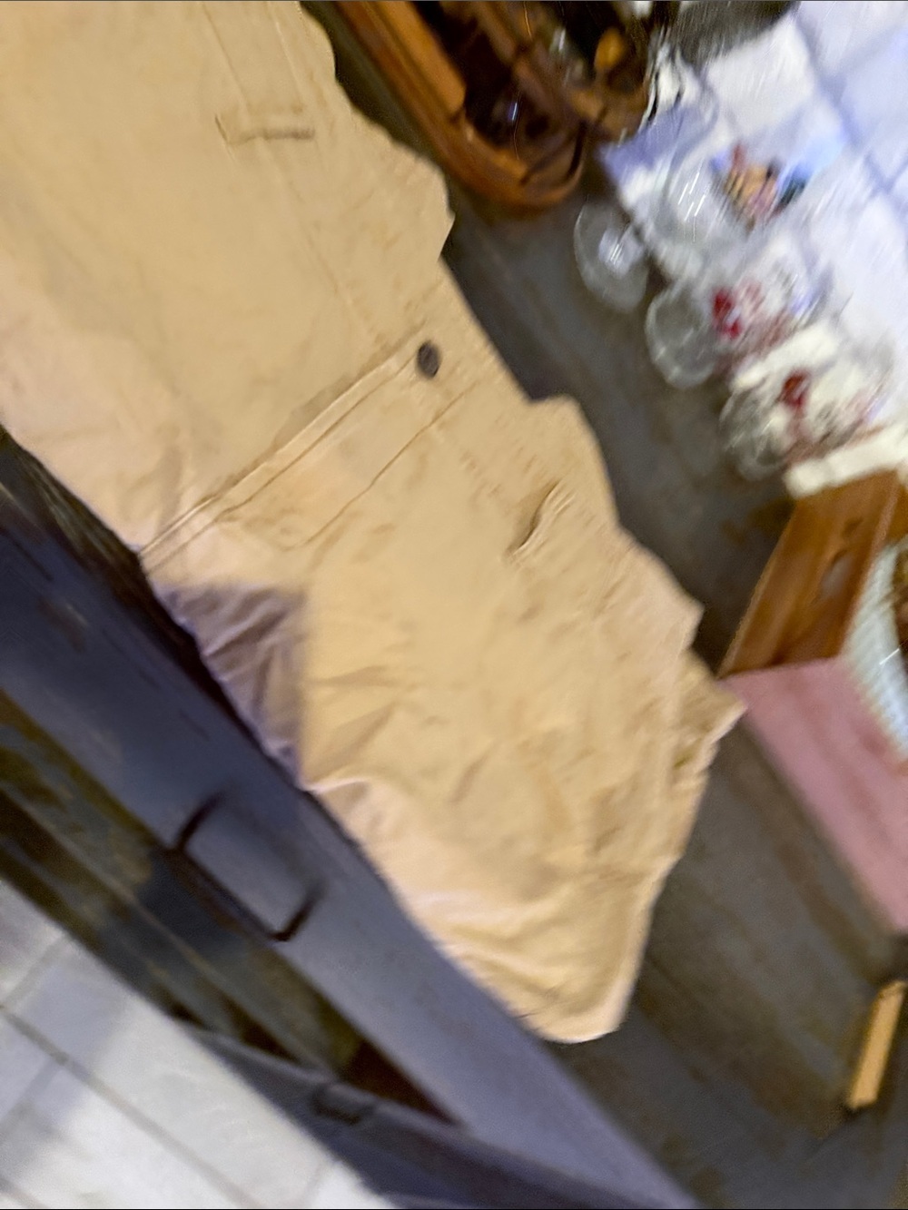 Old Navy Men’s Cargo Shorts in Tan Brown - Picture 6 of 7